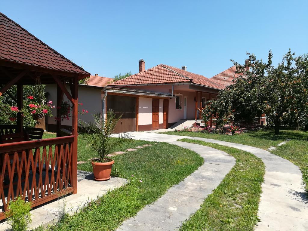 Tiszavirag Apartmanhaz Apartment Szeged Luaran gambar