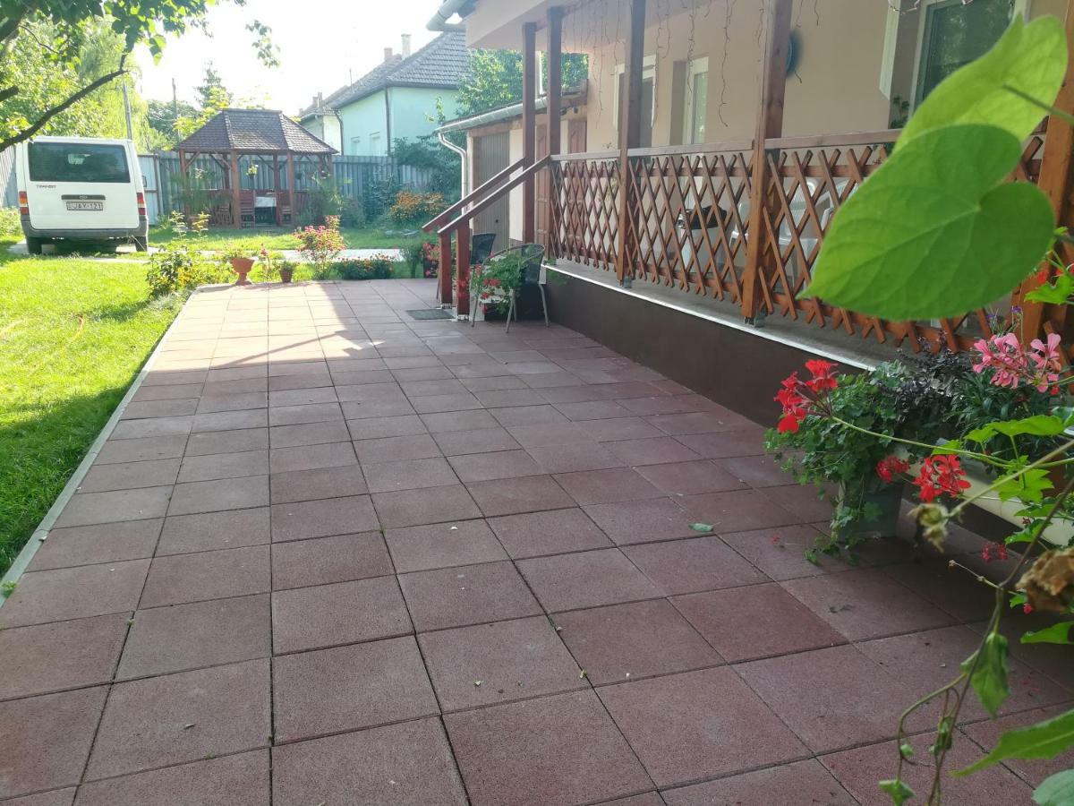 Tiszavirag Apartmanhaz Apartment Szeged Luaran gambar